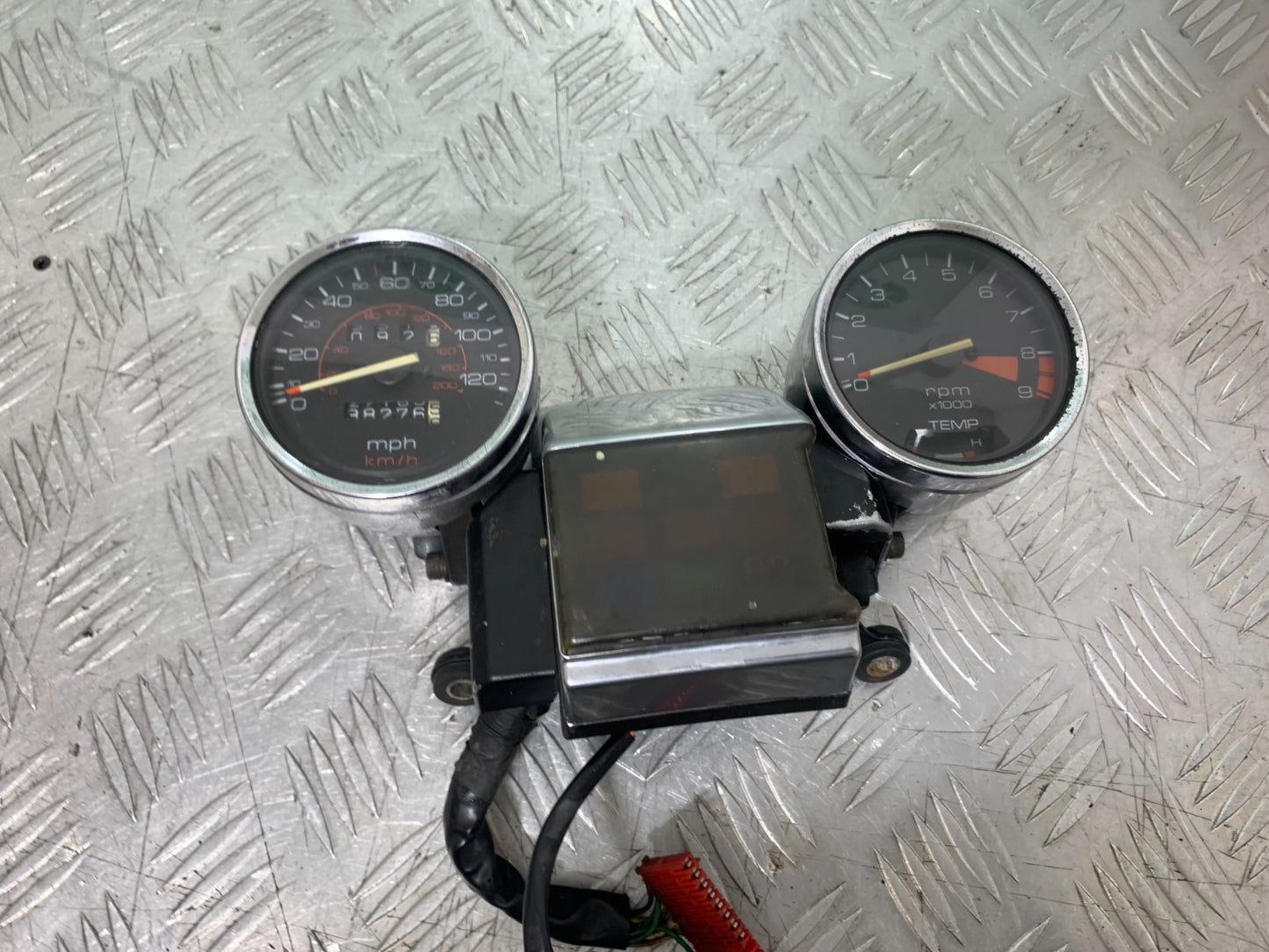 HONDA VT700 VT 700 SHADOW CLOCKS SPEEDO DASH   YEAR 1984-85 (CMB1328)