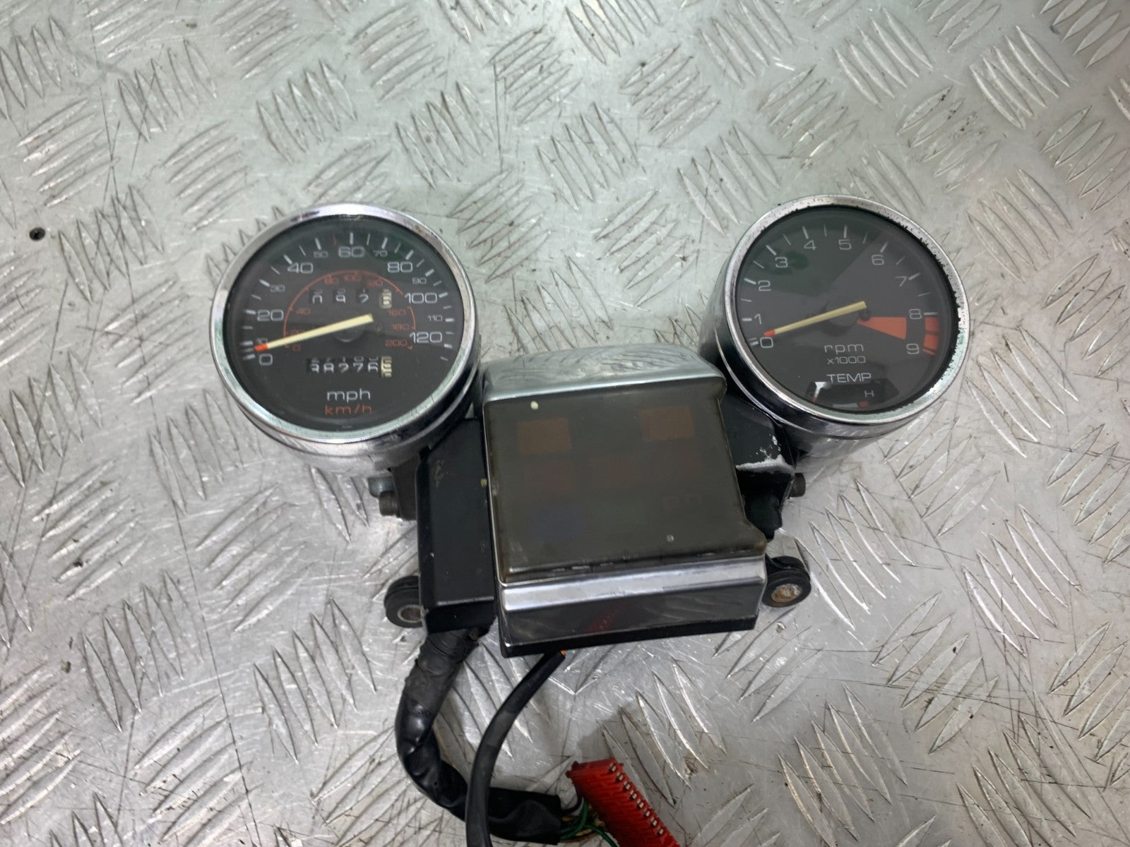 HONDA VT700 VT 700 SHADOW CLOCKS SPEEDO DASH   YEAR 1984-85 (CMB1328)