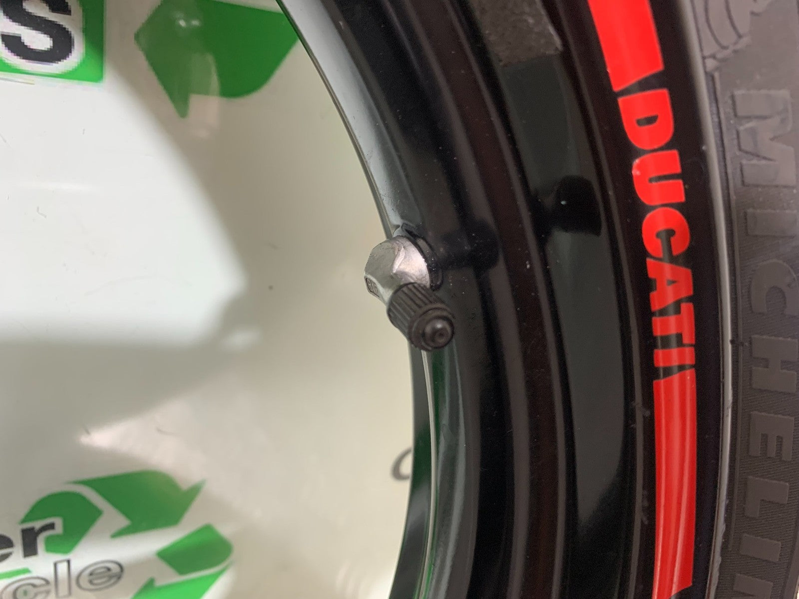 DUCATI 1299 PANIGALE FRONT WHEEL   YEAR 2016 (CMB 1187)