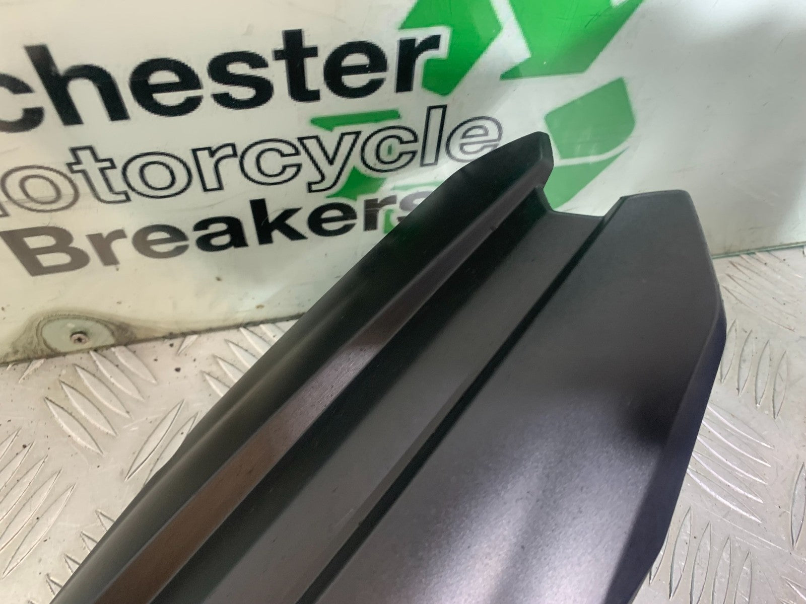 TRIUMPH 675 STREET TRIPLE HUGGER  2013-2016 (CMB1186)