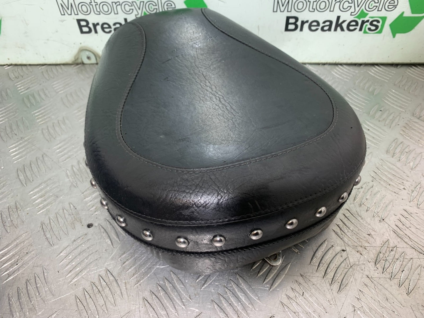 HONDA VT750 SHADOW FRONT SEAT  YEAR 2003-2004 (CMB1265)