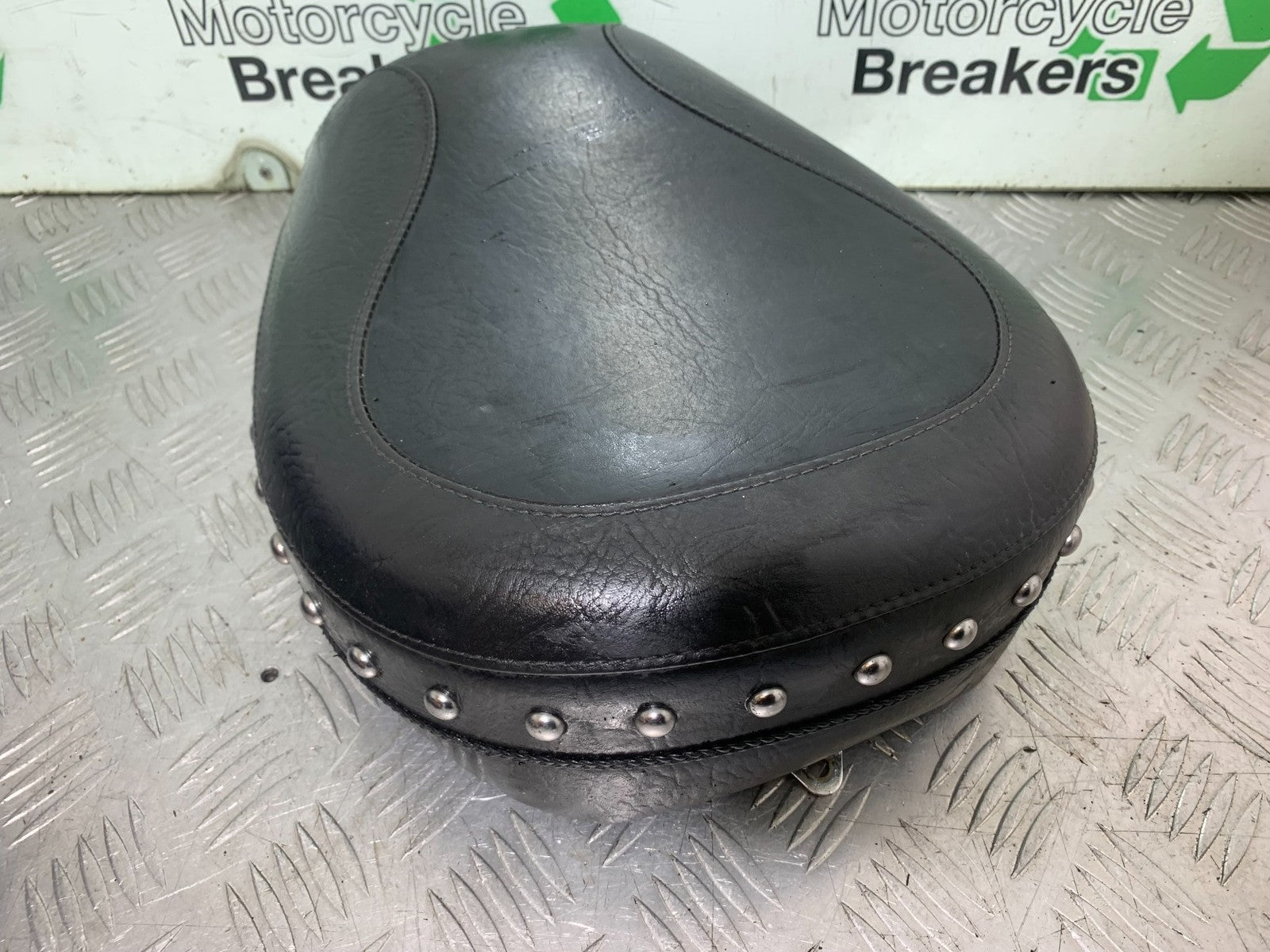 HONDA VT750 SHADOW FRONT SEAT  YEAR 2003-2004 (CMB1265)
