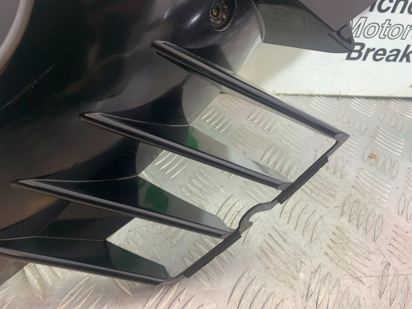 KAWASAKI GTR1400 GTR 1400 RIGHT MIDDLE FAIRING PANEL  YEAR 2007-2009 (CMB1174)