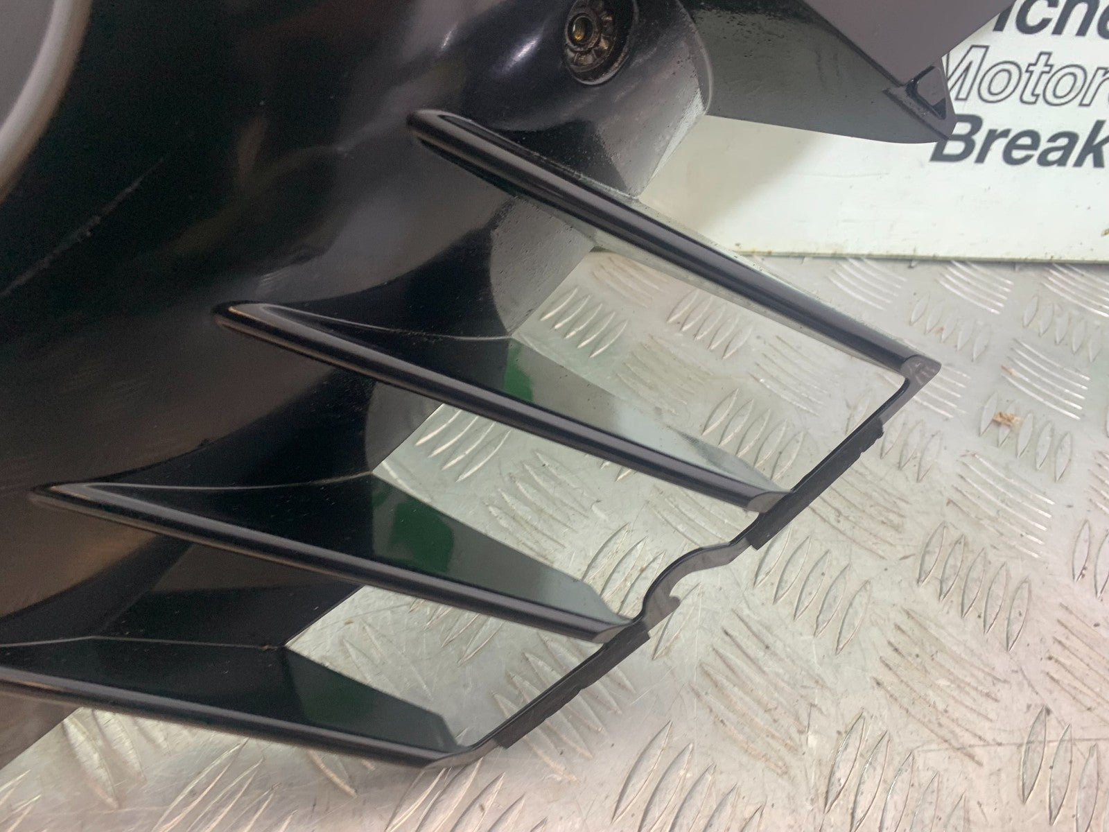 KAWASAKI GTR1400 GTR 1400 RIGHT MIDDLE FAIRING PANEL  YEAR 2007-2009 (CMB1174)