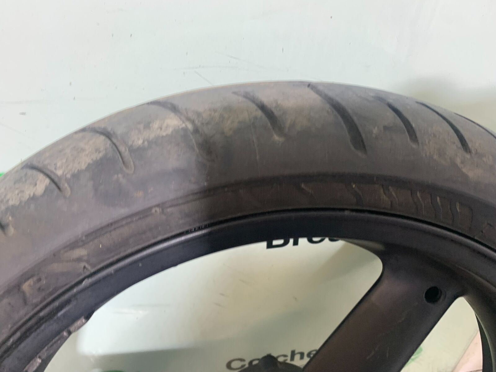 TRIUMPH 955i SPRINT ST FRONT WHEEL  YEAR 1999-2004 (CMB1124)