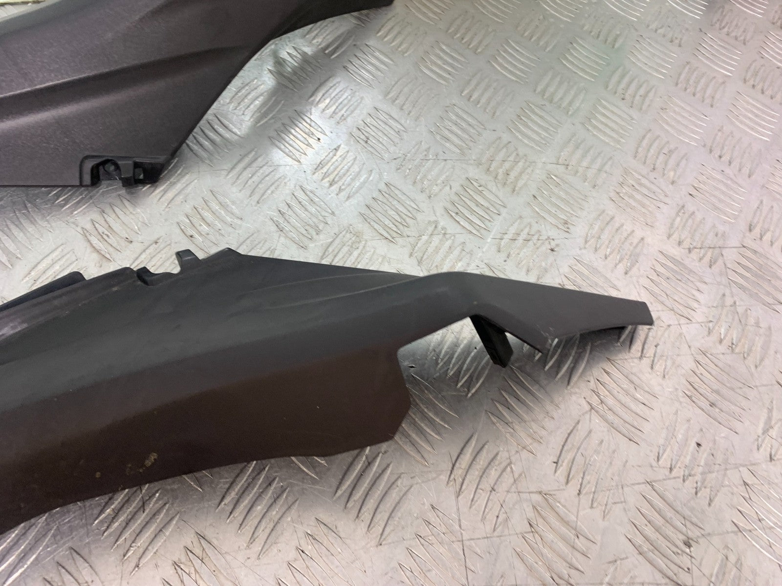 YAMAHA XMAX 300 LEFT AND RIGHT INFILLS  YEAR 2017-2020 (CMB1218)
