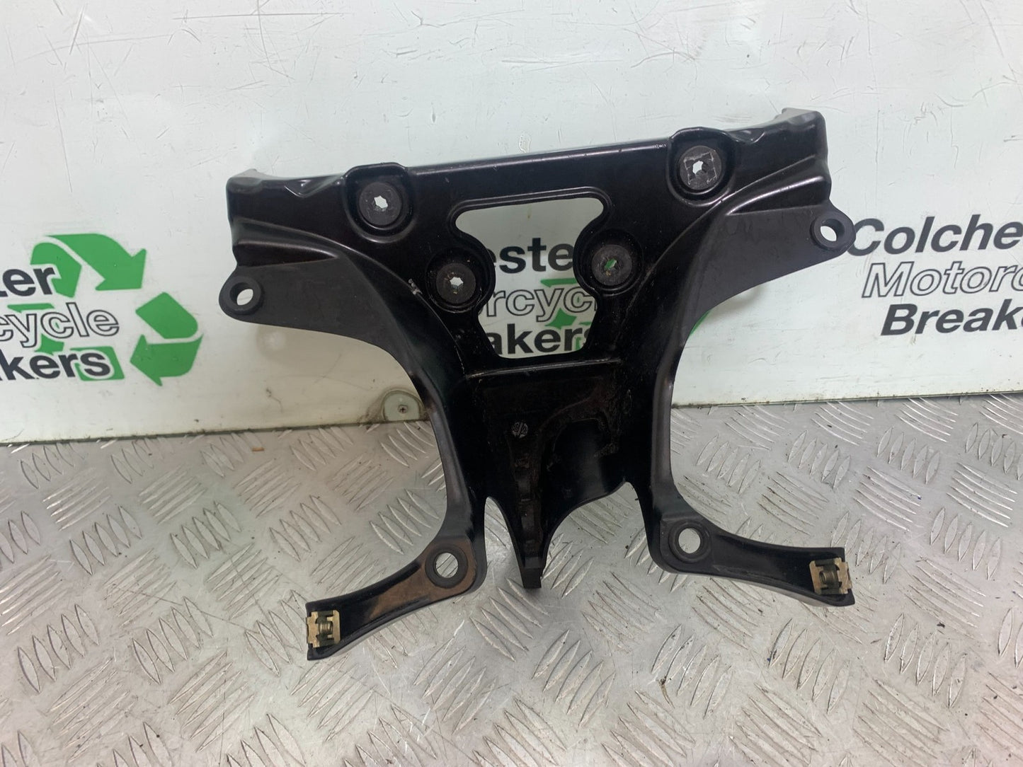 TRIUMPH 1050 SPRINT ST FAIRING BRACKET  YEAR 2004-2007 (CMB1197)