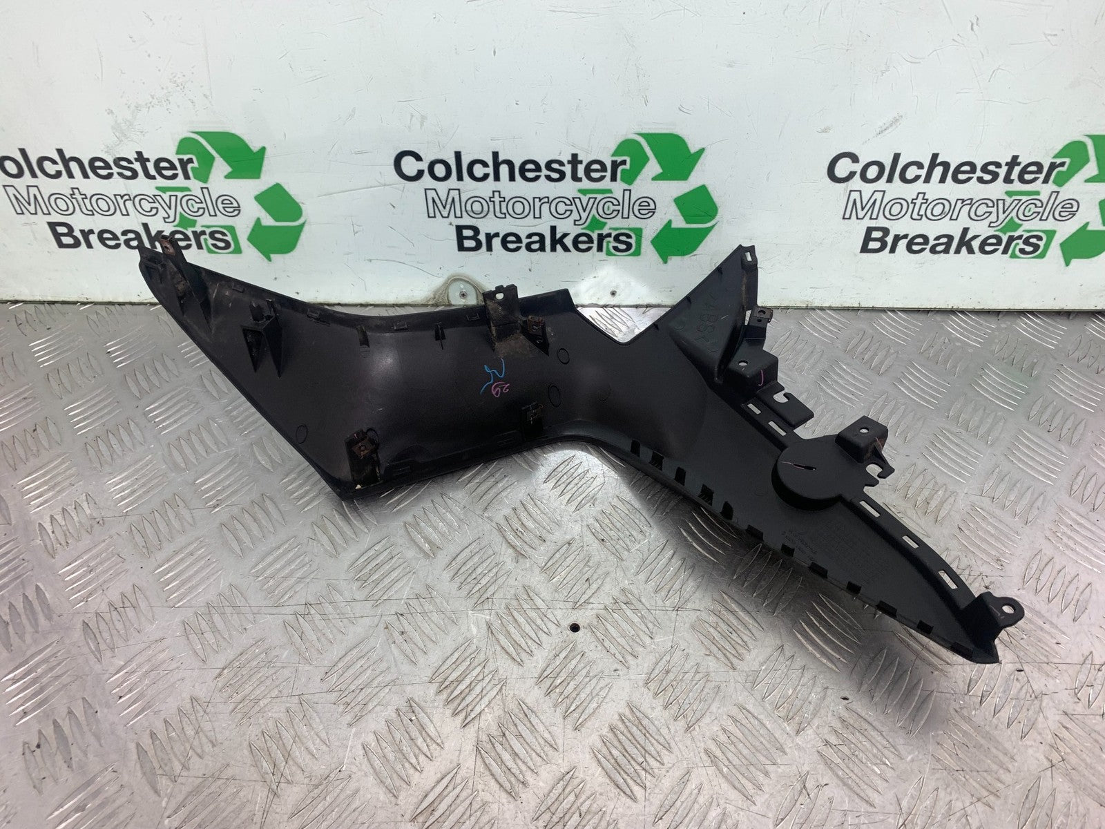 YAMAHA XMAX 300 SIDE INFILL PANEL  YEAR 2017-2020 (CMB1218)