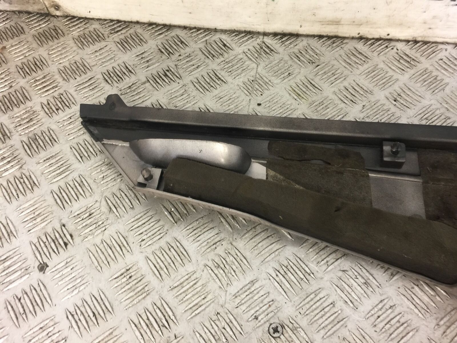 YAMAHA FJ1200 FJ 1200 3XW LEFT SEAT SIDE PANEL  YEAR 1991 (STOCK 482)