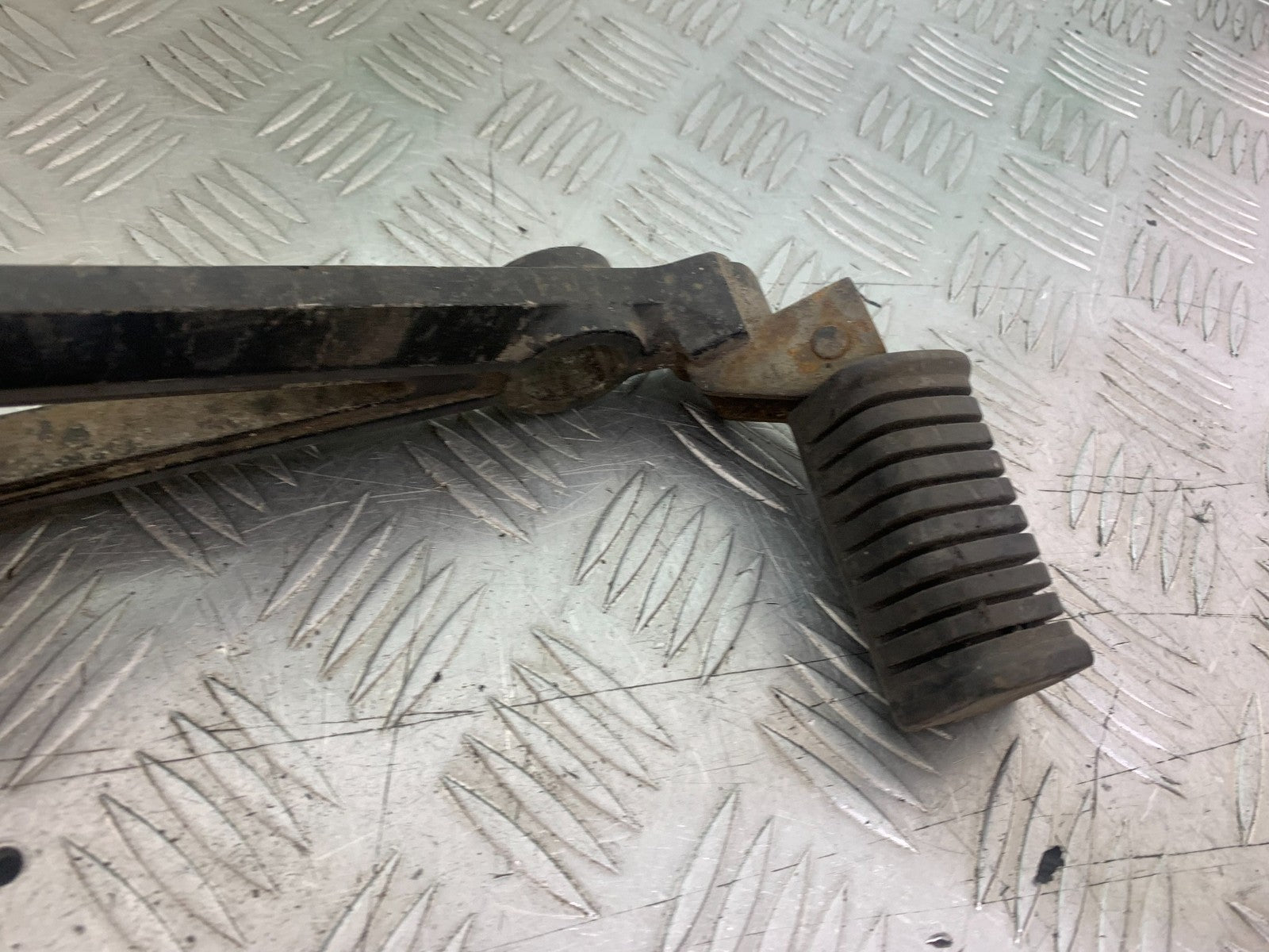 KAWASAKI GT550 GT 550 LEFT HANGER AND PEGS  YEAR 1989-1994