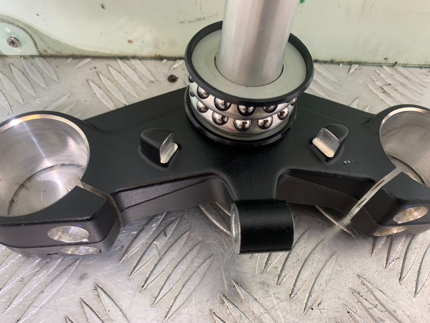 TRIUMPH TRIDENT 660 BOTTOM YOKE  YEAR 2021-2024 (CMB1148)