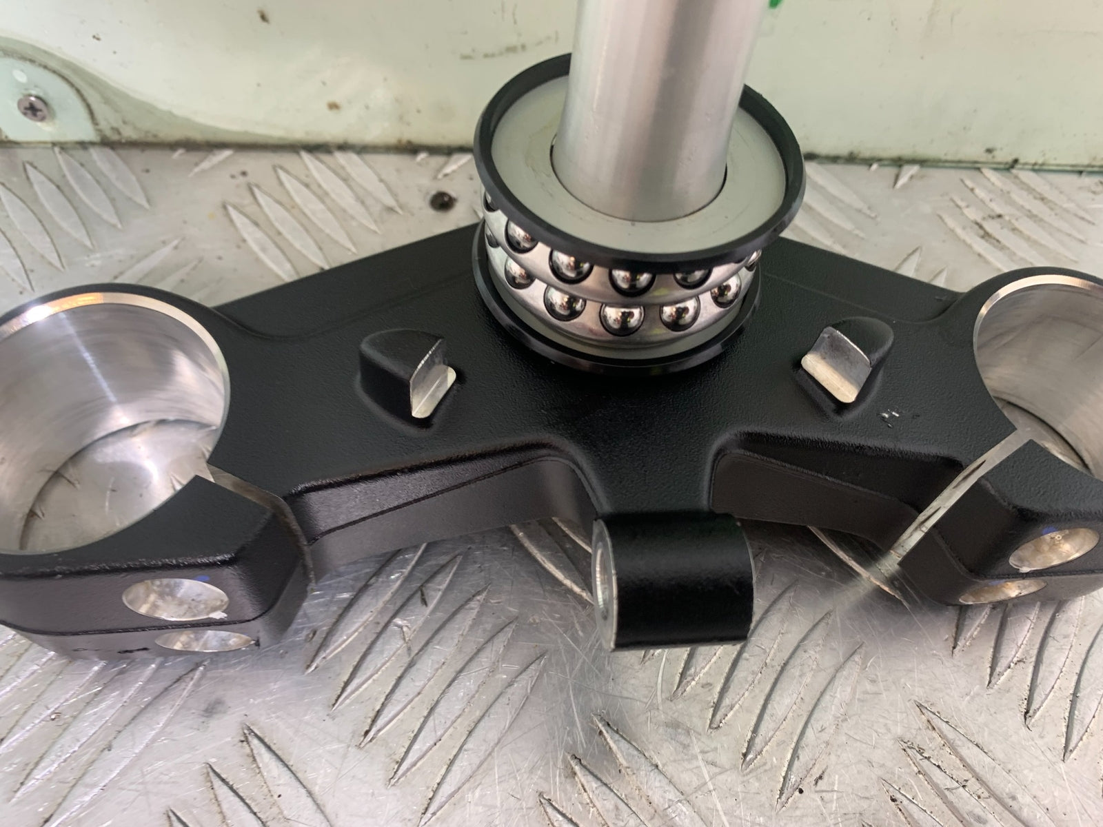 TRIUMPH TRIDENT 660 BOTTOM YOKE  YEAR 2021-2024 (CMB1148)