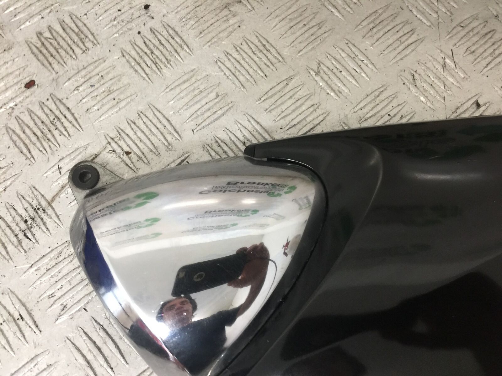 SUZUKI GSF600 GSF 600 BANDIT LEFT SEAT PANEL YEAR 2002 (STOCK 852)