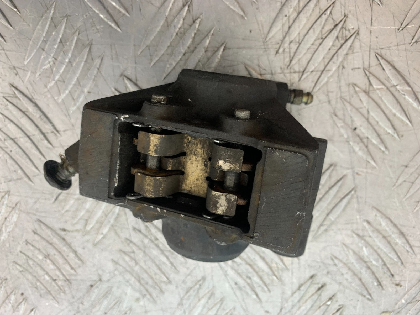 YAMAHA YZF R1 4XV REAR CALIPER   YEAR 1998-99 (CMB1291)