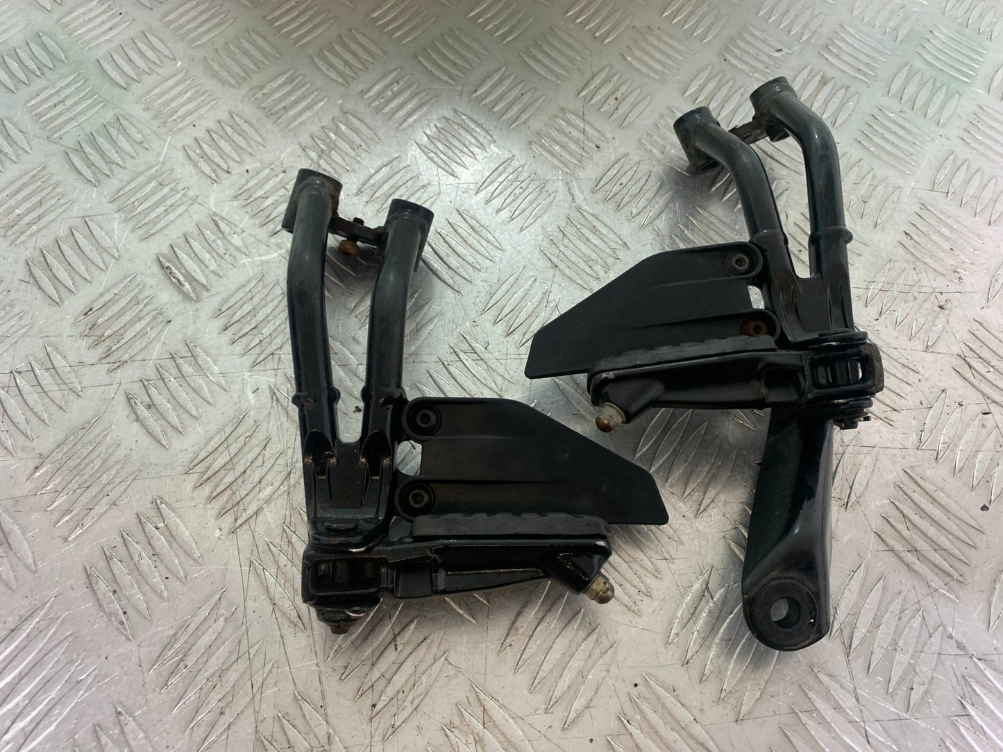 KTM DUKE 125 REAR HANGER AND PEGS   YEAR 2017-2022 (CMB1222)