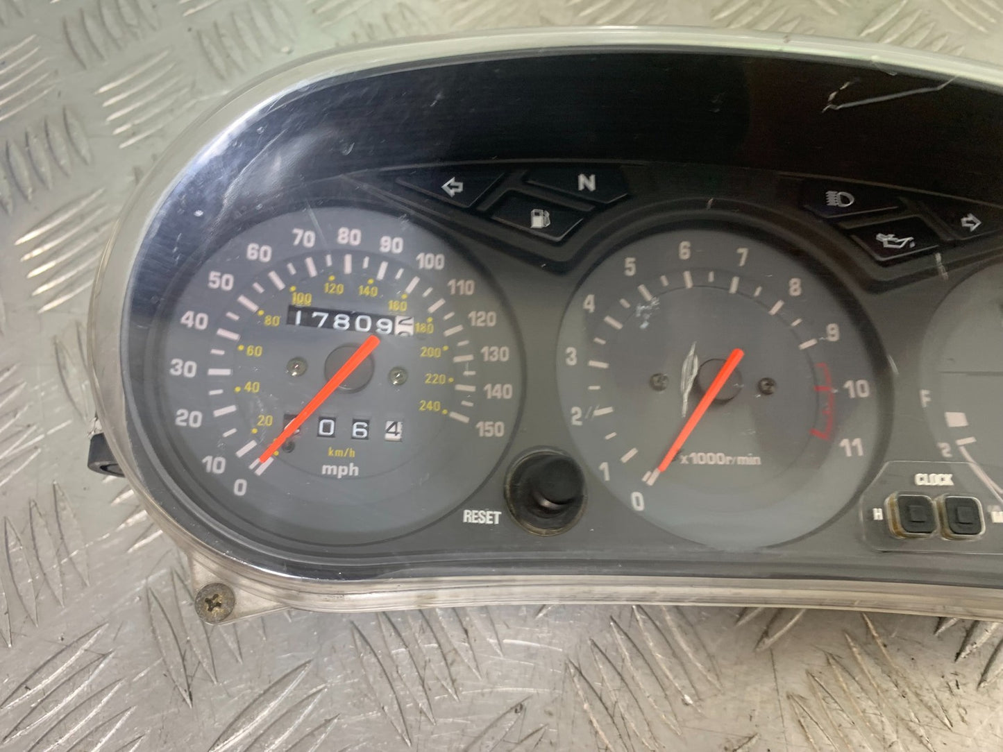 YAMAHA XJ900 XJ 900 DIVERSION CLOCKS SPEEDO DASH  YEAR 1994-2002 (CMB1292)