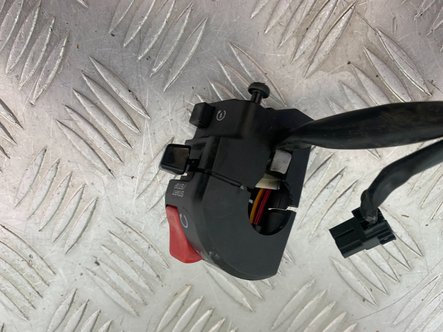 KAWASAKI ZX10R ZX 10R RIGHT SWITCH GEAR   YEAR 2011-2015 (CMB1154)