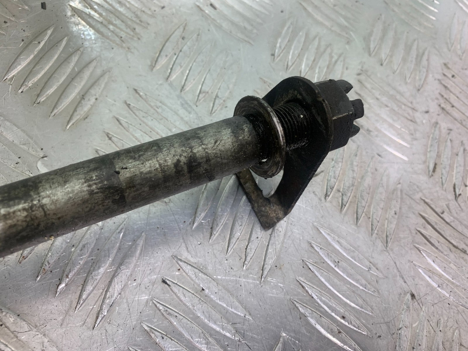 KAWASAKI ZX6R ZX6 F REAR WHEEL SPINDLE  YEAR 1995-1997 (CMB1169)