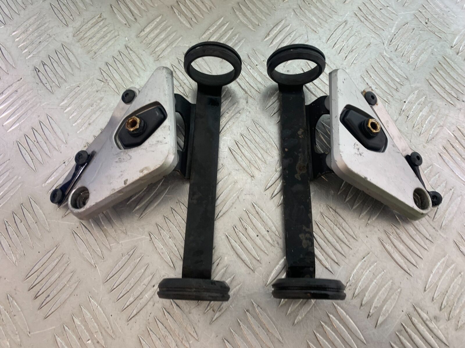 SUZUKI GSF1250 GSF 1250 BANDIT HEADLIGHT BRACKETS   YEAR 2010-14 (CMB1092)