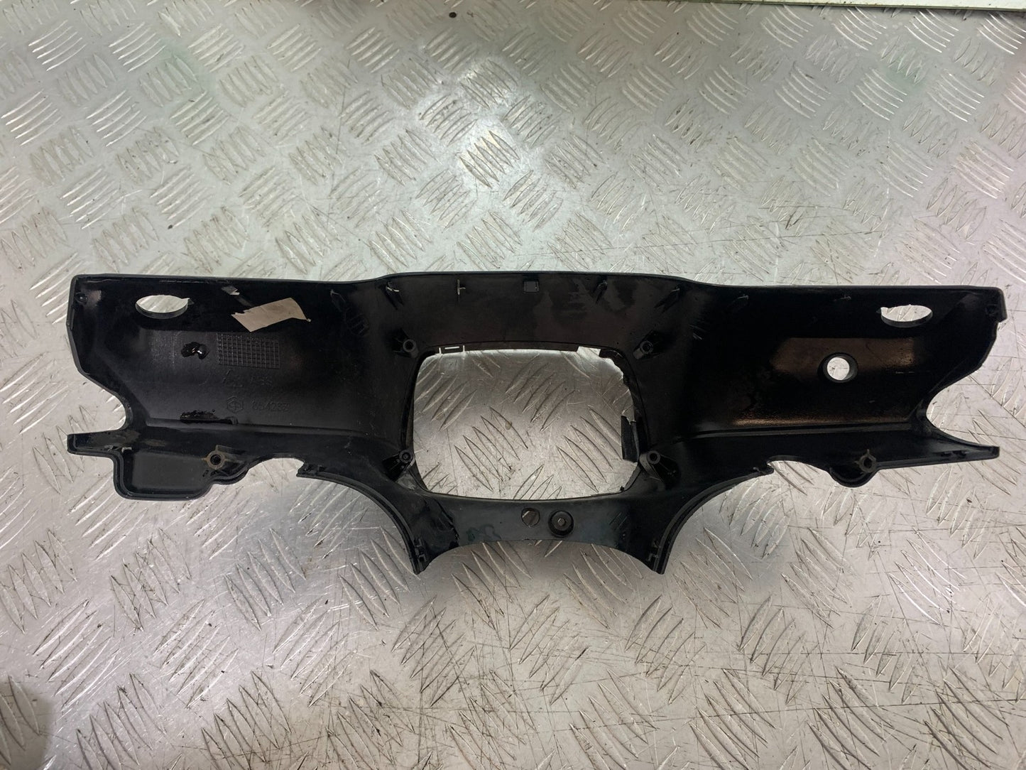 PIAGGIO VESPA LX50 LX S 50 HEADLIGHT SURROUND   YEAR 2007-2016 (CMB1290)