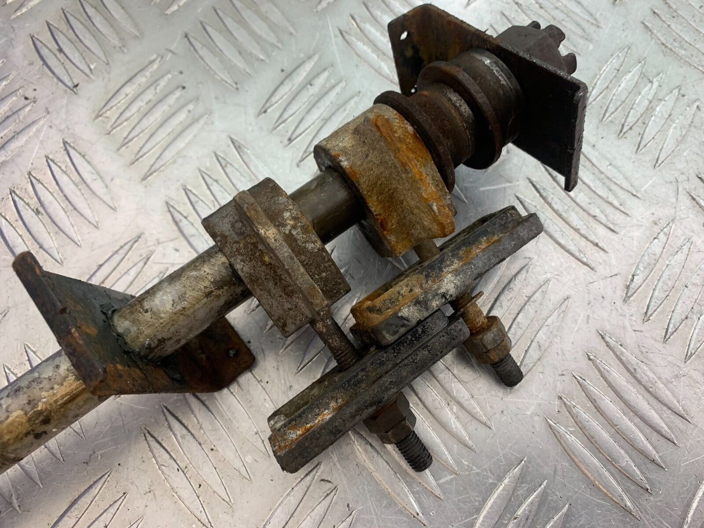 KAWASAKI Z750 Z 750 REAR WHEEL SPINDLE  YEAR 2004-2006  (CMB1104)