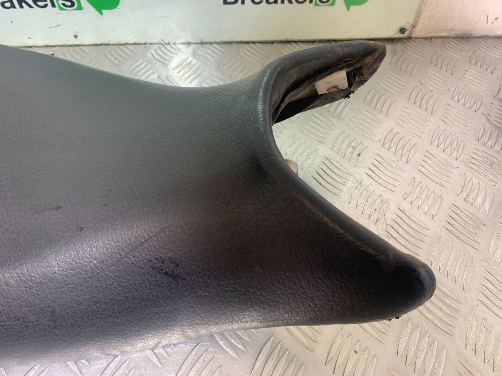 KAWASAKI Z750 ZR750 ZR-7S SEAT   YEAR 1999-05 (CMB1135)