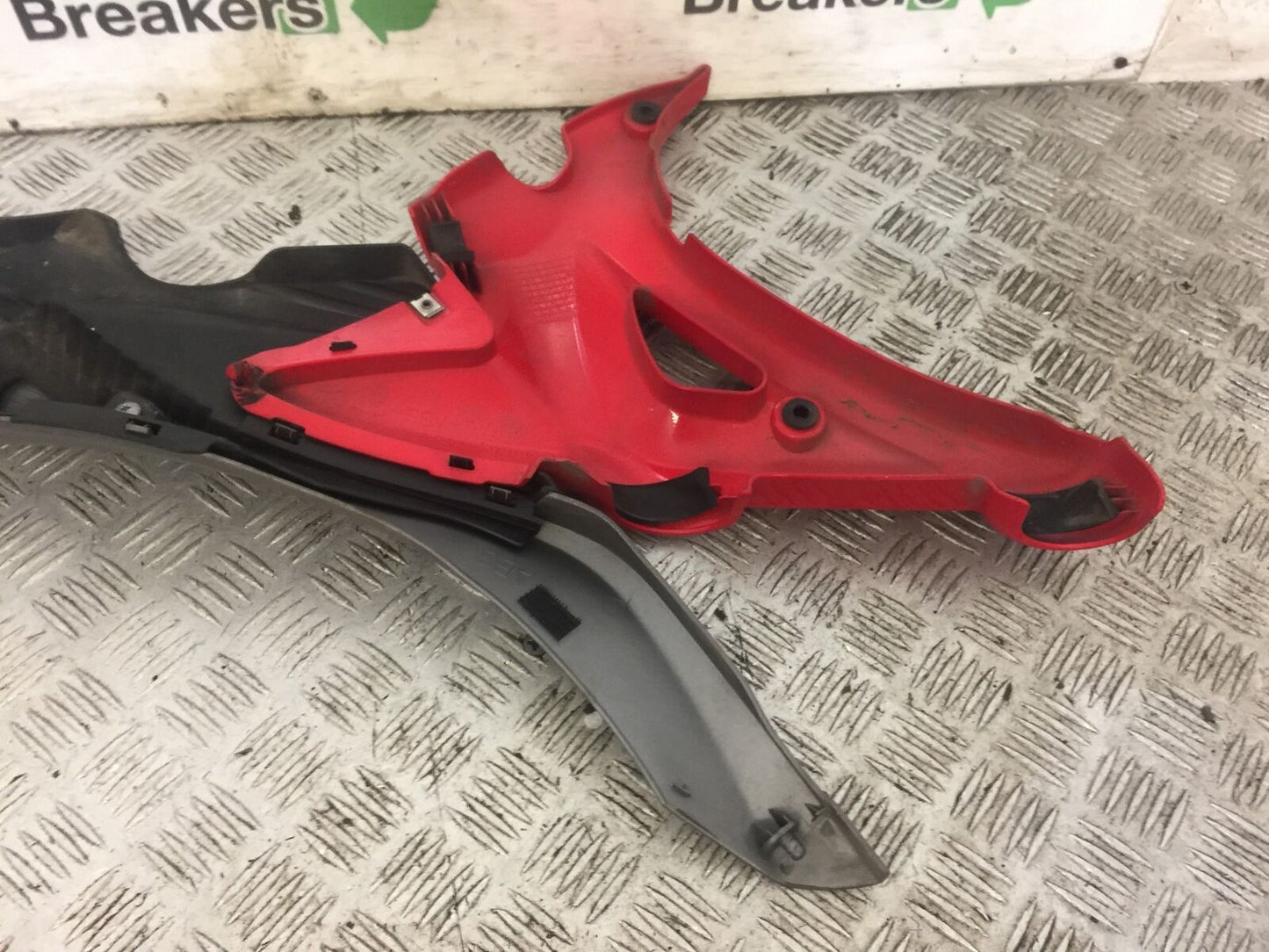 SUZUKI SFV650 SFV 650 GLADIUS RIGHT SEAT PANEL  2009-15 (STOCK 709)
