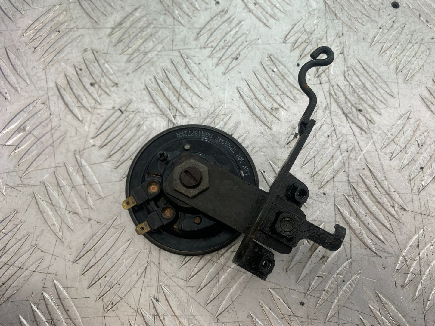 HONDA CBR1100 BLACKBIRD HORN AND BRACKET  YEAR 1999-2005 (CMB1232)