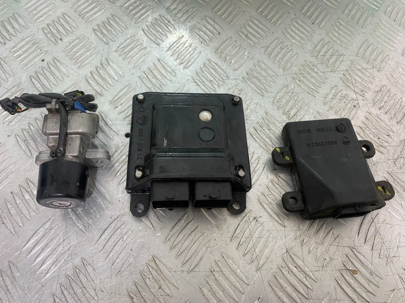 DUCATI 937 MONSTER ECU IGNITION (NO KEY)  YEAR 2021-2024 (CMB1270)