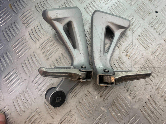 SUZUKI SV650 SV 650 mk1 REAR HANGERS AND PEGS   YEAR 1999-2002 (CMB1160)