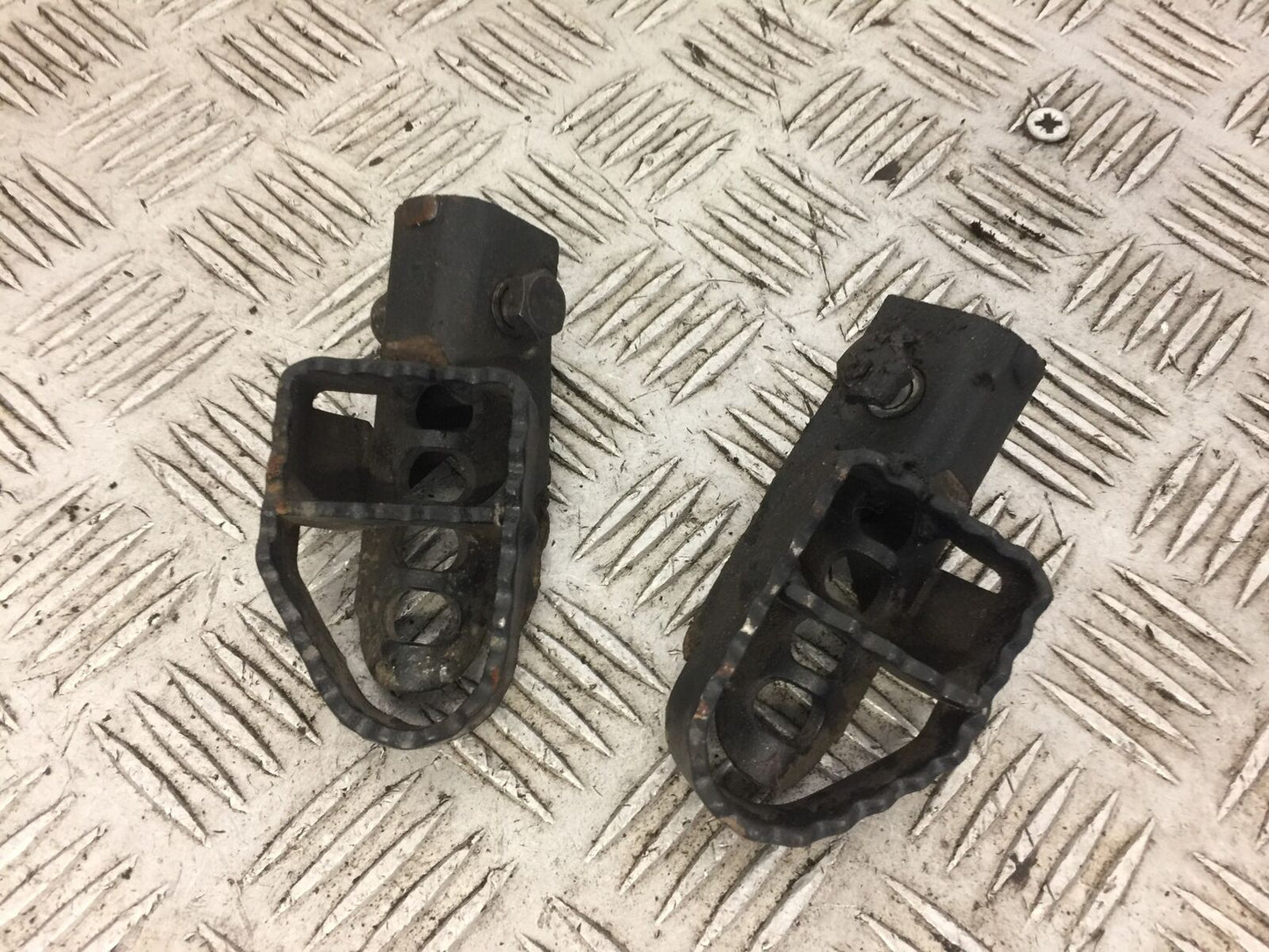 DERBI TERRA ADVENTURE 125 FRONT PEGS  YEAR 2017 (STOCK 583)