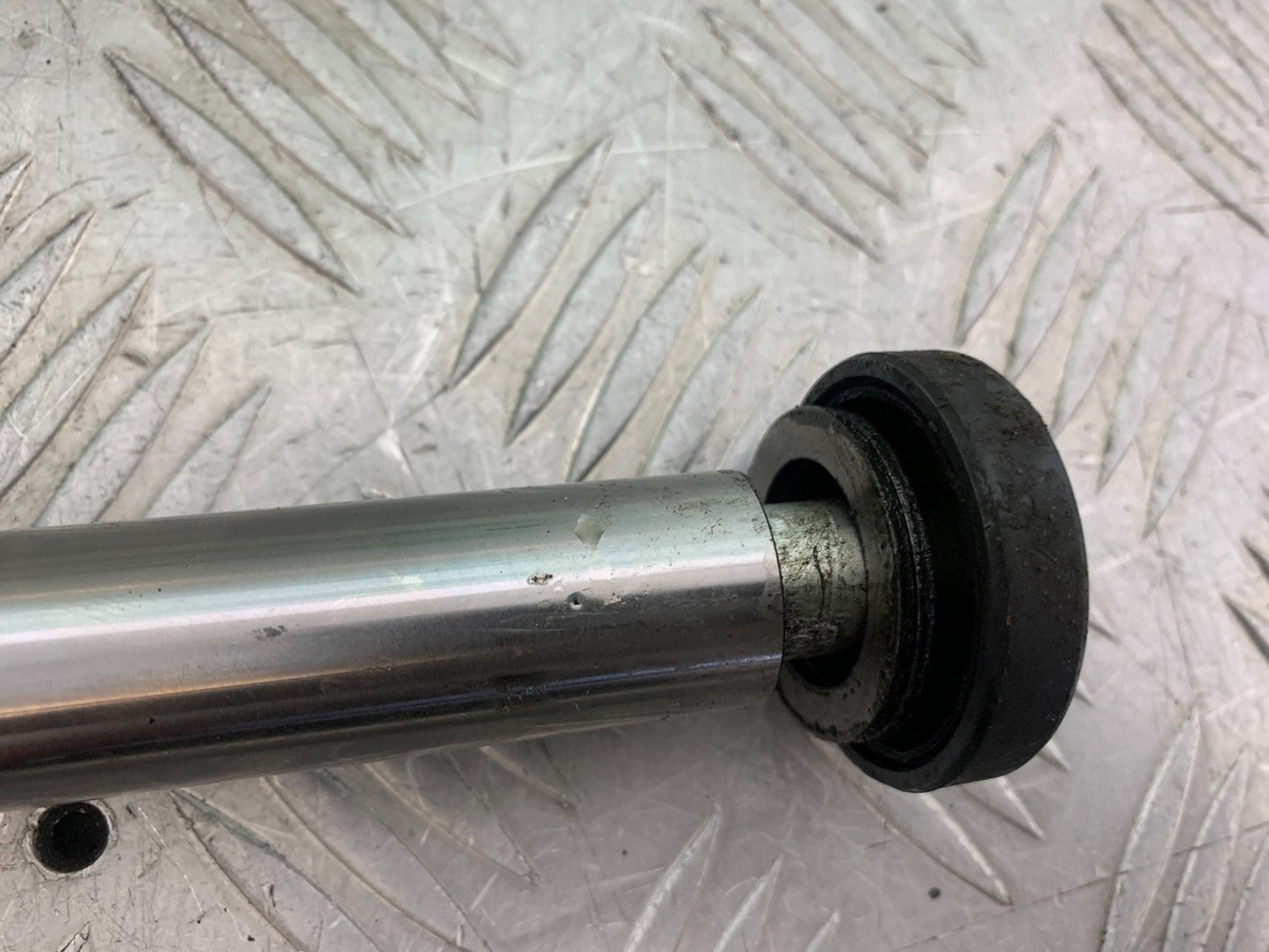 YAMAHA XVS 1300 MIDNIGHT STAR SWINGARM SPINDLE  YEAR 2007-16 (CMB1200)