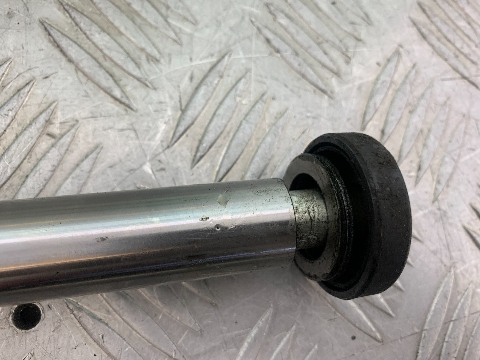 YAMAHA XVS 1300 MIDNIGHT STAR SWINGARM SPINDLE  YEAR 2007-16 (CMB1200)
