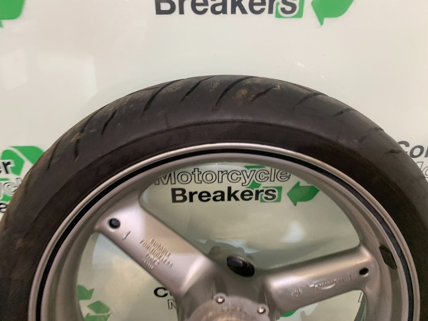 TRIUMPH 955I SPRINT RS FRONT WHEEL  YEAR 1999-04 (STOCK 989)