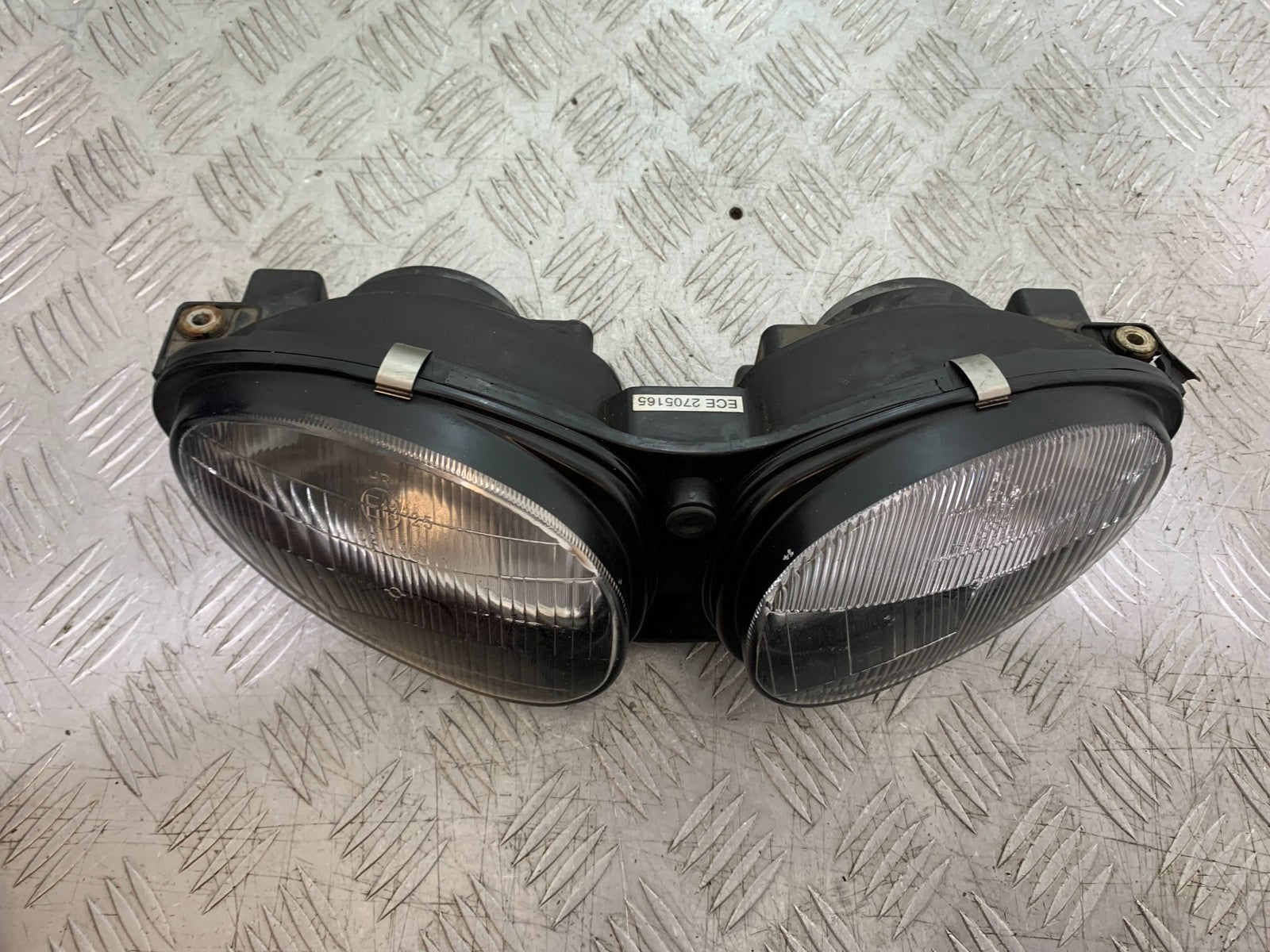 TRIUMPH 955I SPRINT RS HEADLIGHT YEAR 1999-03 (CMB1313)