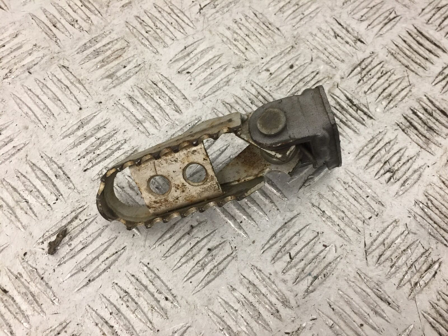 HUSQVARNA TE 610 E FRONT LEFT FOOTPEG   YEAR 2001 (STOCK 803)