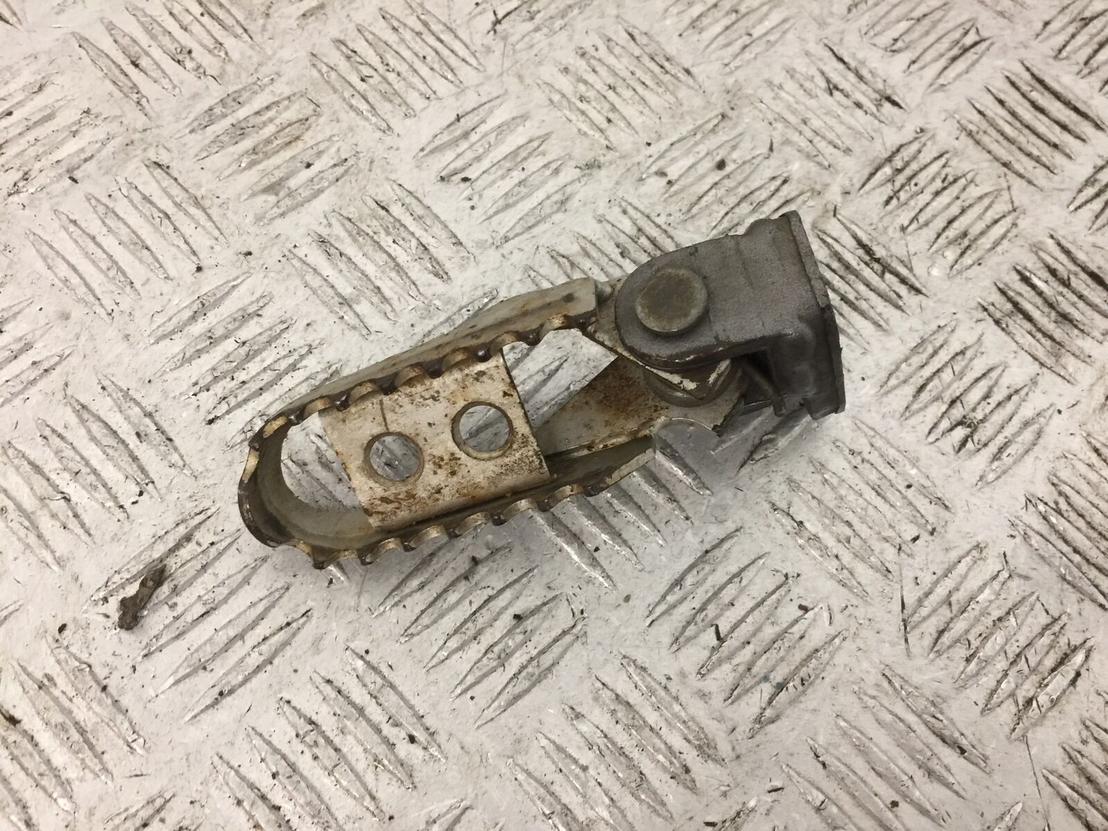HUSQVARNA TE 610 E FRONT LEFT FOOTPEG   YEAR 2001 (STOCK 803)