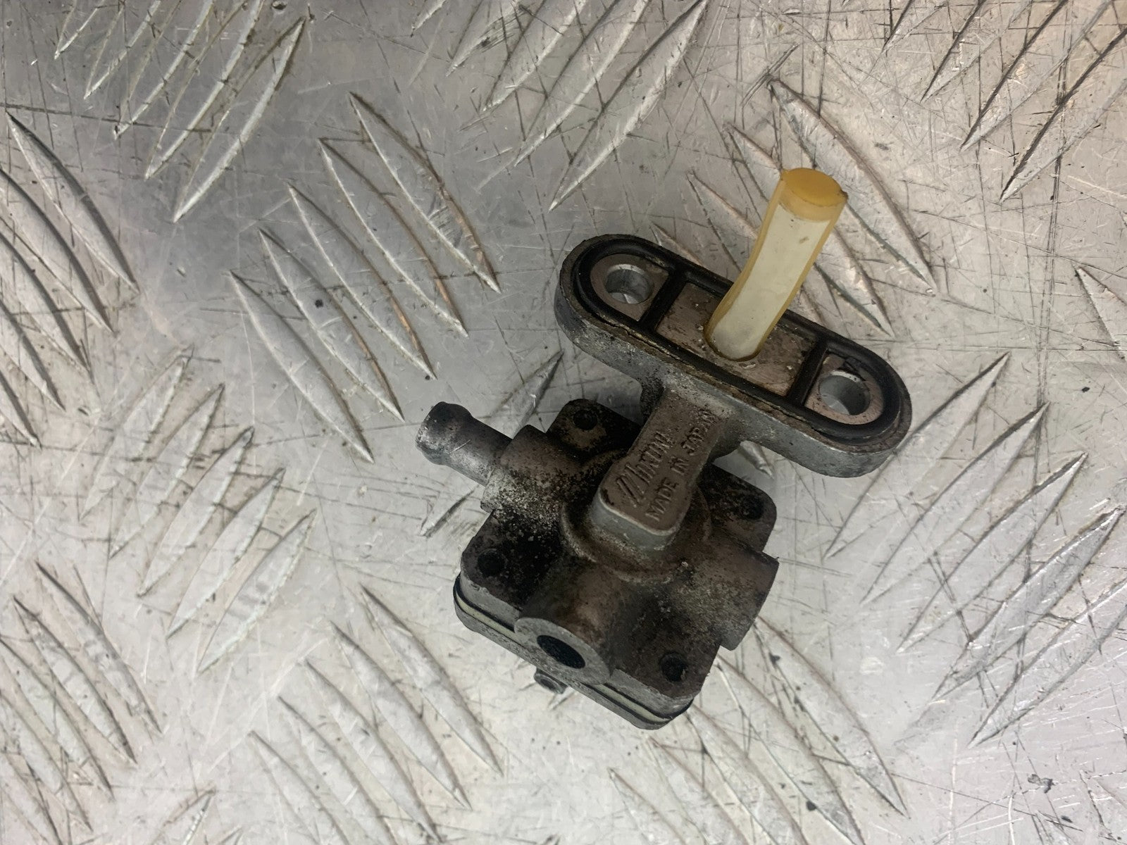 SUZUKI GSX750 INAZUMA PETROL TAP   YEAR 1998-2003 (CMB1308)