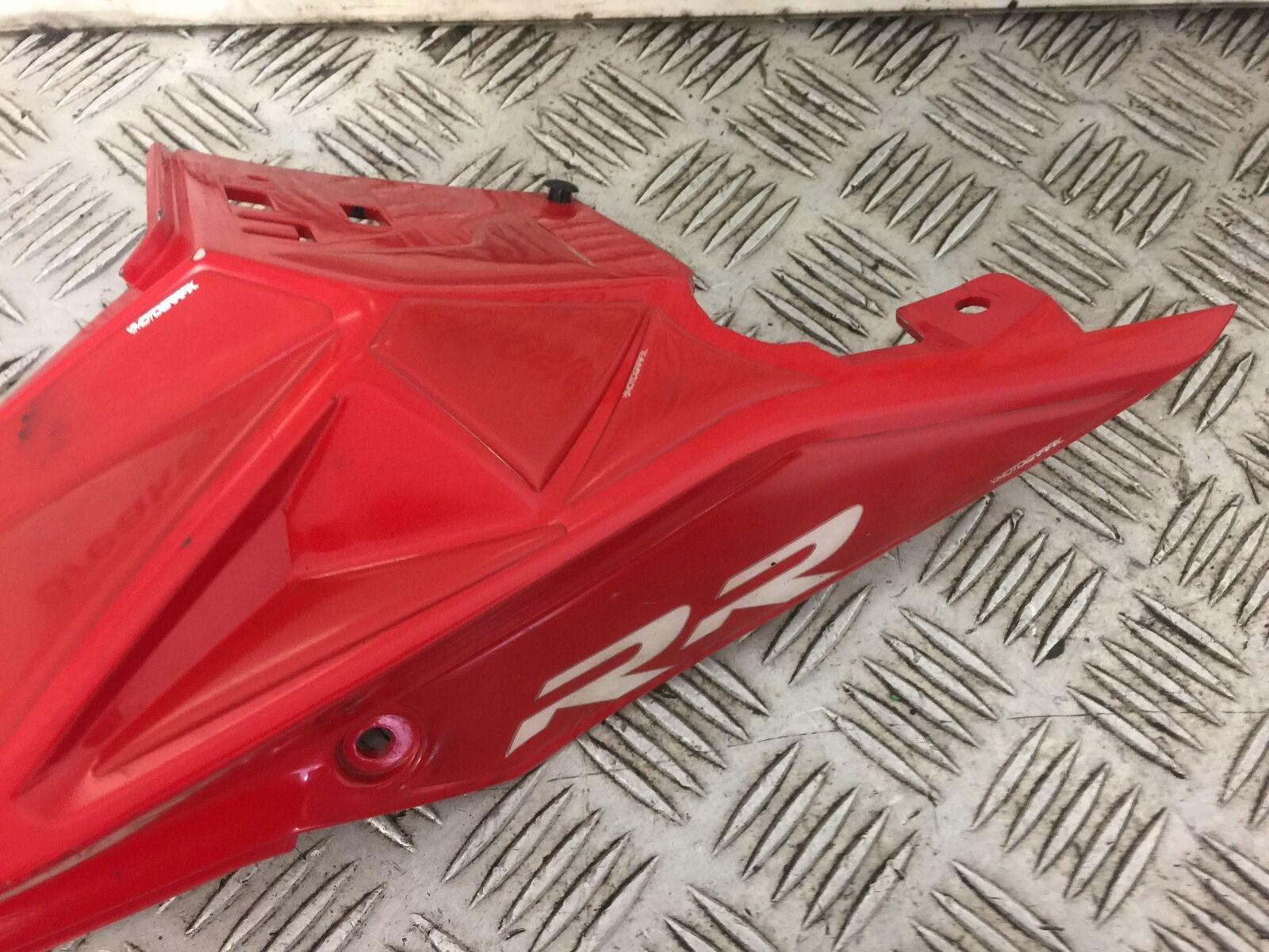 BMW S1000 RR RIGHT SEAT SIDE PANEL YEAR 2015 STOCK (476)