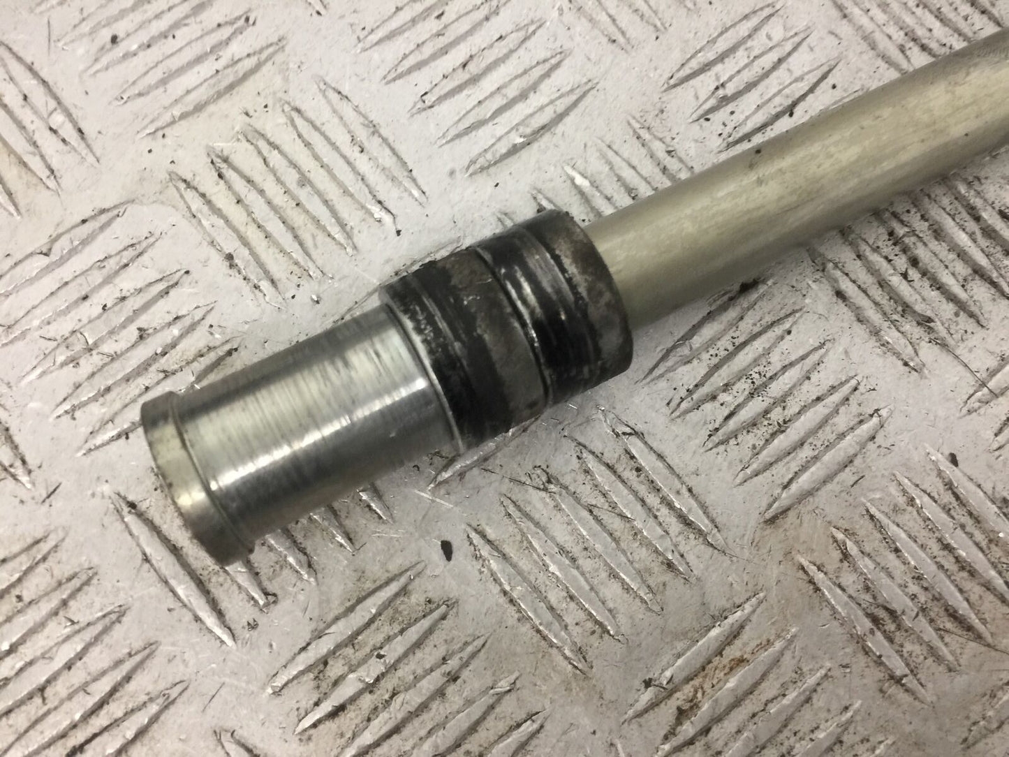 KAWASAKI NINJA 650 FRONT WHEEL SPINDLE YEAR 2021 (STOCK 805)