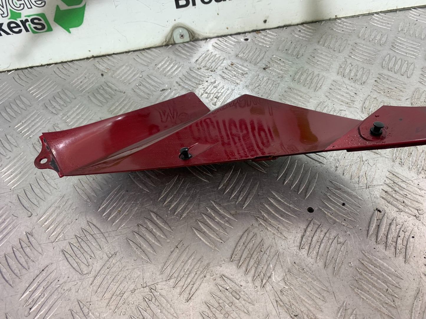 HONDA CBR1100 BLACKBIRD FAIRING V-PIECE   YEAR 1999-2005 (CMB1232)