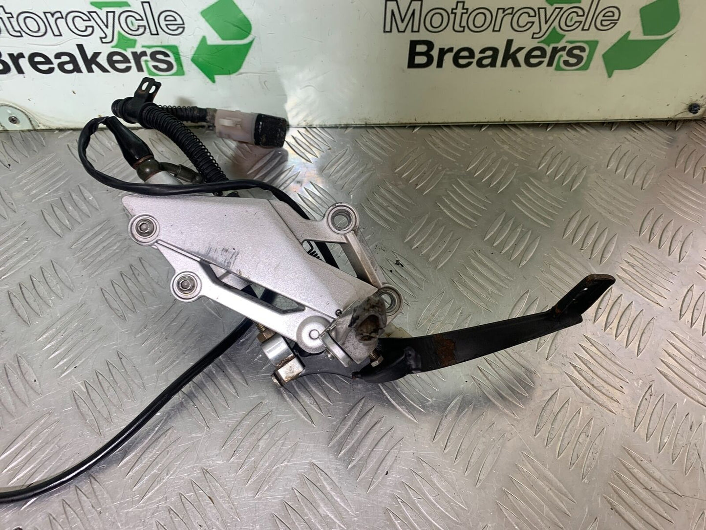 LEXMOTO LXR 125 FRONT RIGHT HANGER   YEAR  2019-2023 (CMB1076)