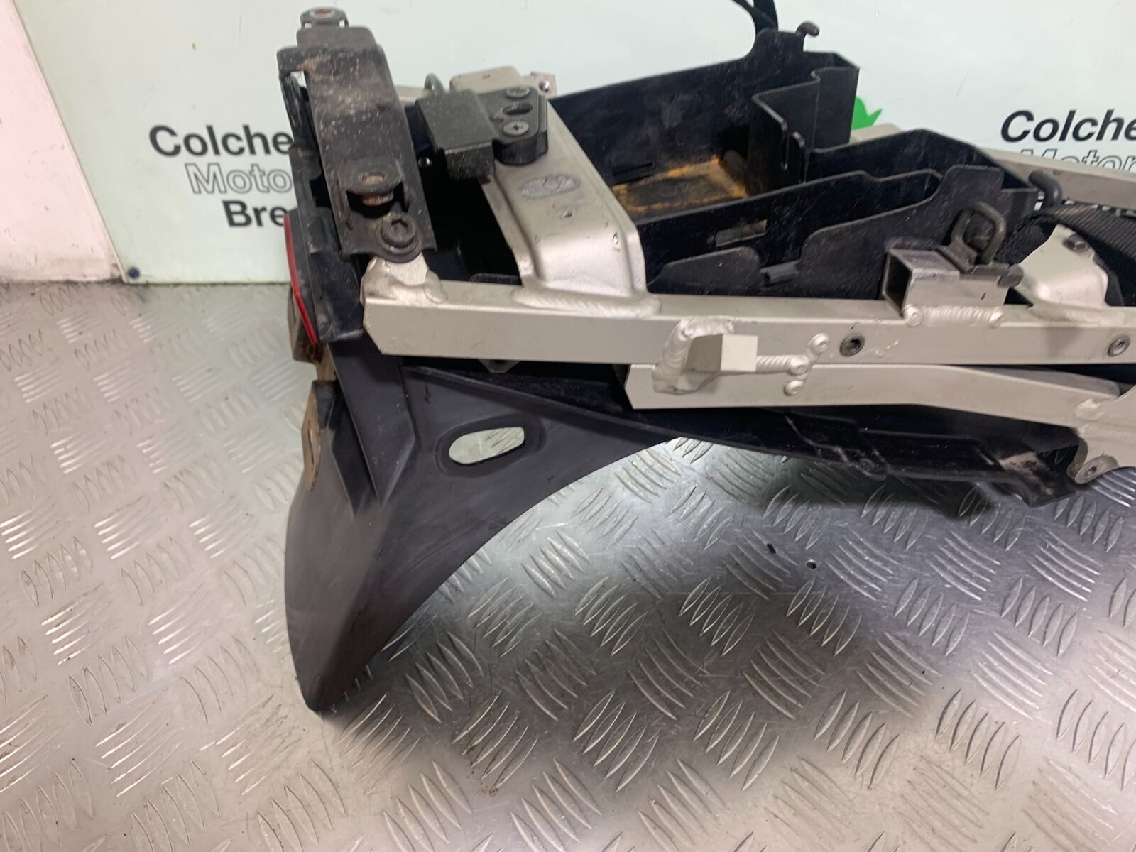 KAWASAKI ZX6R ZX6 J REAR MUDGUARD AND SUBFRAME YEAR 2000 (CMB1129)