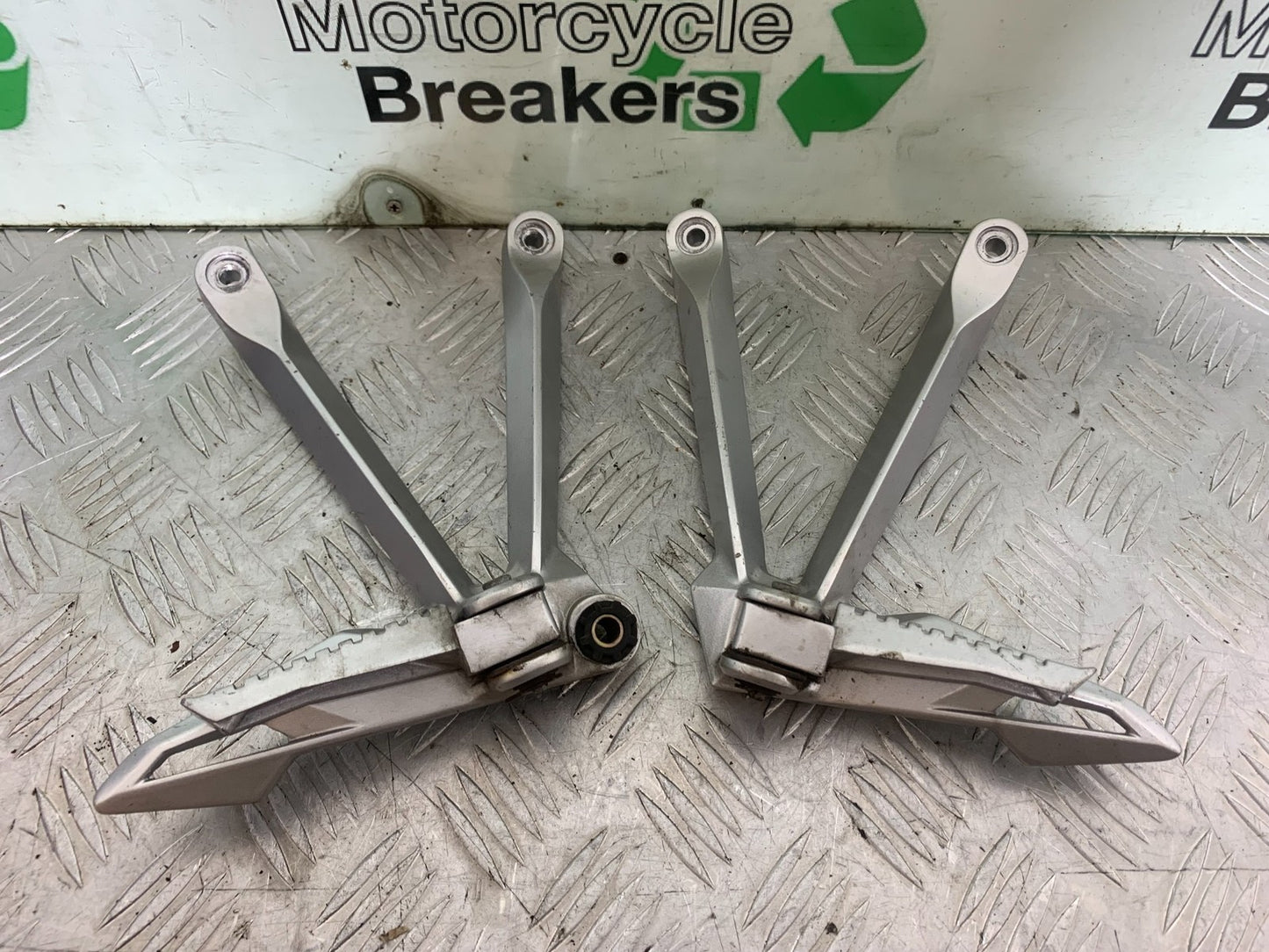 KYMCO CK1 125 REAR HANGERS AND PEGS YEAR 2014 - 2016 (CMB1181)
