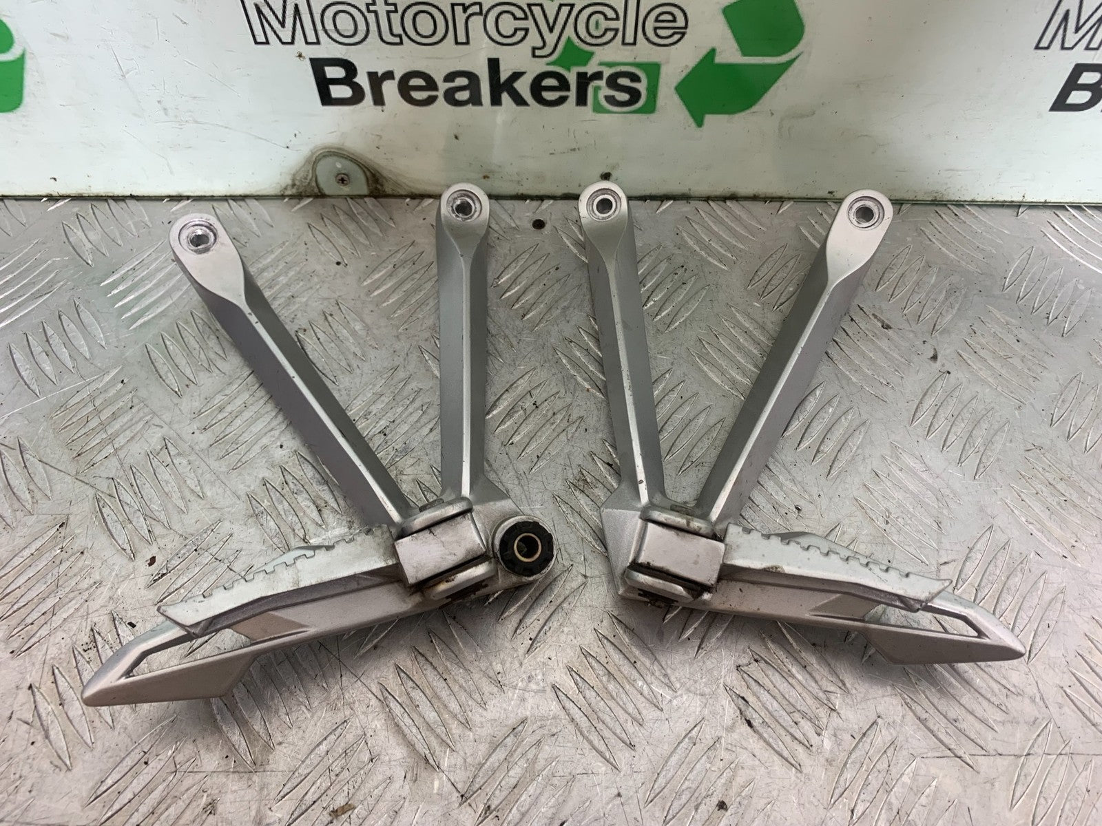 KYMCO CK1 125 REAR HANGERS AND PEGS YEAR 2014 - 2016 (CMB1181)