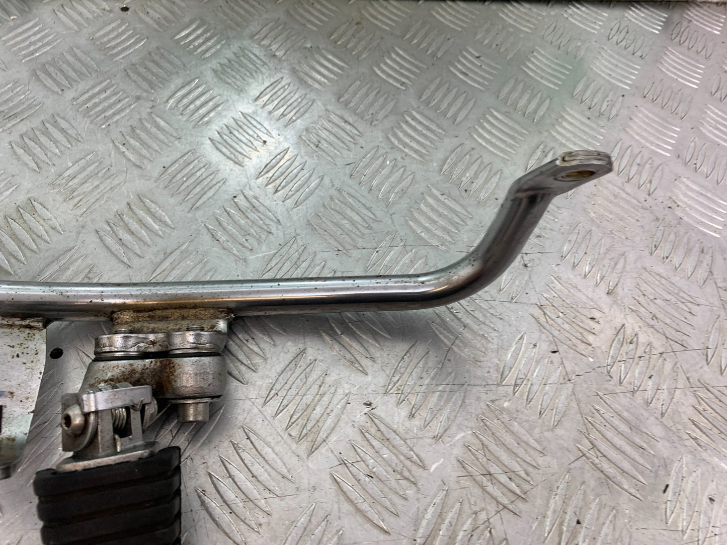 YAMAHA XV1100 XV 1100 VIRAGO LEFT HANGER AND PEG  1990-1999 (CMB1190)