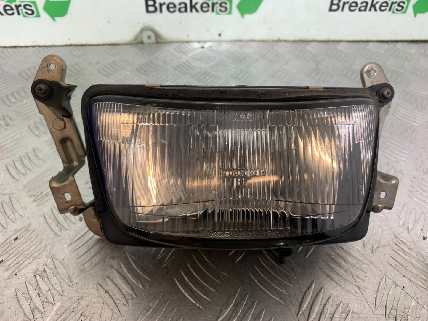 SUZUKI RF900 RF 900 HEADLIGHT  YEAR 1994-1999 CMB1326