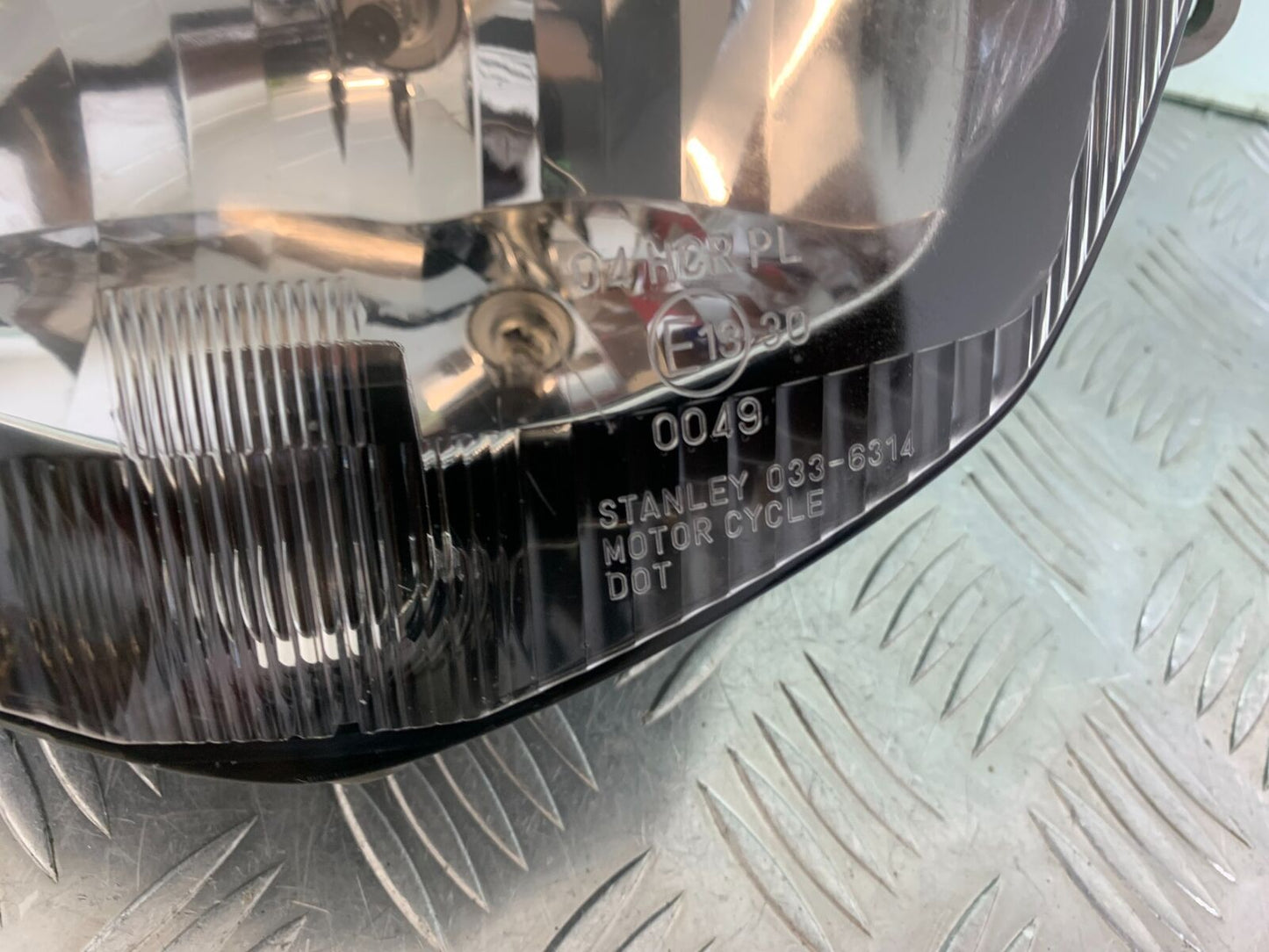 HONDA CBR1100 BLACKBIRD HEADLIGHT  YEAR 1996-1998 (CMB1017)