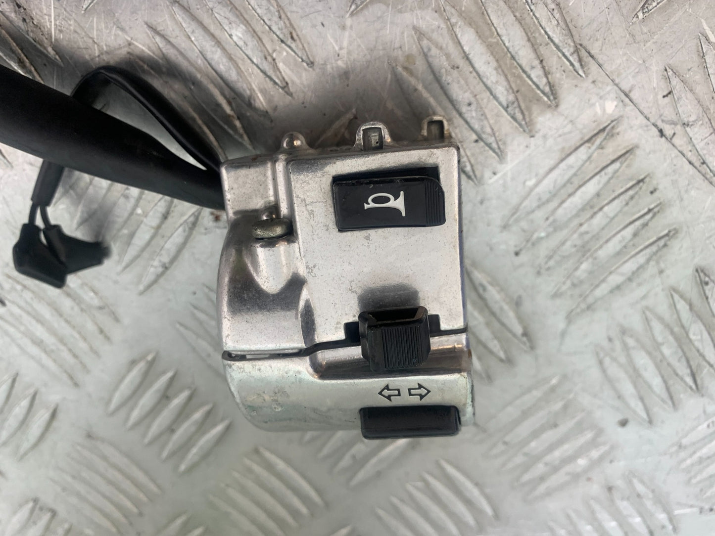 HONDA VTX1300 S-6 LEFT SWITCH GEAR YEAR 2004-09 (CMB1159)