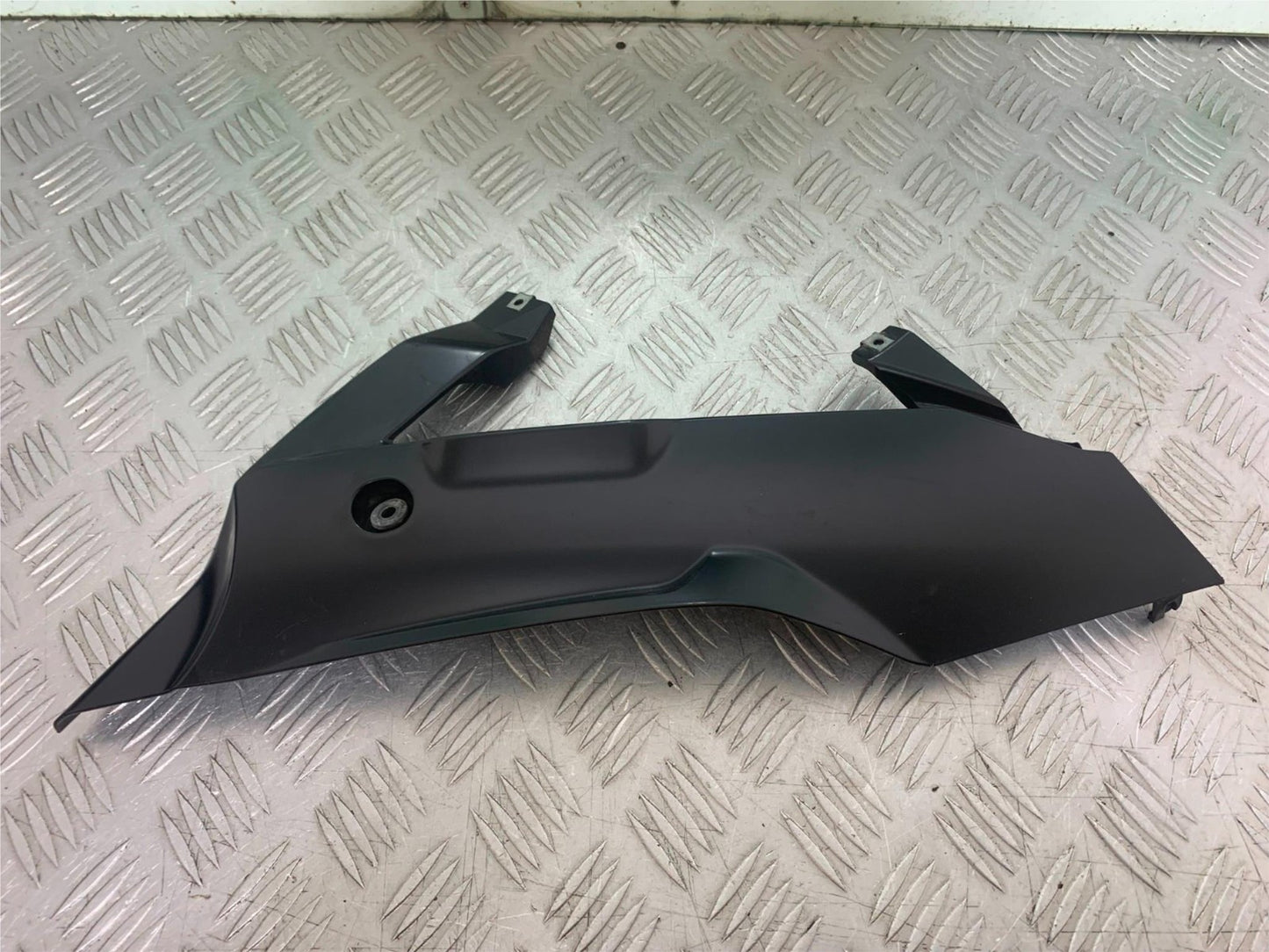 YAMAHA YZF-R125 YZF 125 RIGHT BELLYPAN   YEAR 2019-2022 (CMB1263)